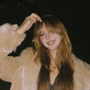 Meet your Posher, Ava